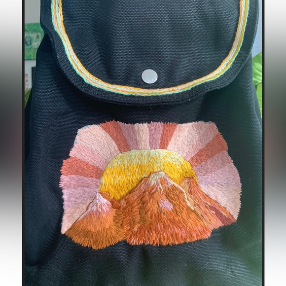 BAGGU - Black Canvas sunset backpack with hand embroidery - Picture 3 of 5
